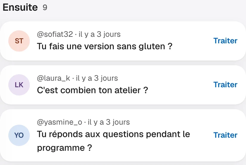 La suite de la pile dans Qui attend : trois questions avec leur pseudo, leur date et le bouton Traiter